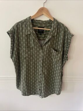 Jachs Olive Green Button-Front Short Sleeve Blouse with White Diamond Print